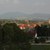 Widok na Pieszyce i Masyw Ślęży ze szlaku zielonego, z północno-wschodniego podnóża góry Czyżyk. 2 maja 2019 r.