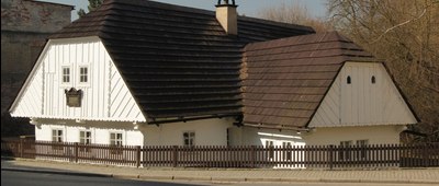 Hronov, Jiráskův rodný dům [Hronov - dom rodzinny czeskiego pisarza Alojzego Jiraska (1851-1930). 10 kwietnia 2015 r.]
