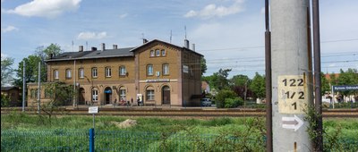 Małaszowice ↔ Bytom Odrzański, dworzec kolejowy [Dworzec kolejowy w Bytomiu Odrzańskim - koniec szlaku czerwonego.]
