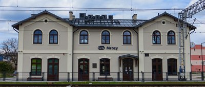 Mrozy, stacja kolejowa [Zabytkowy dworzec z 1866 r.]