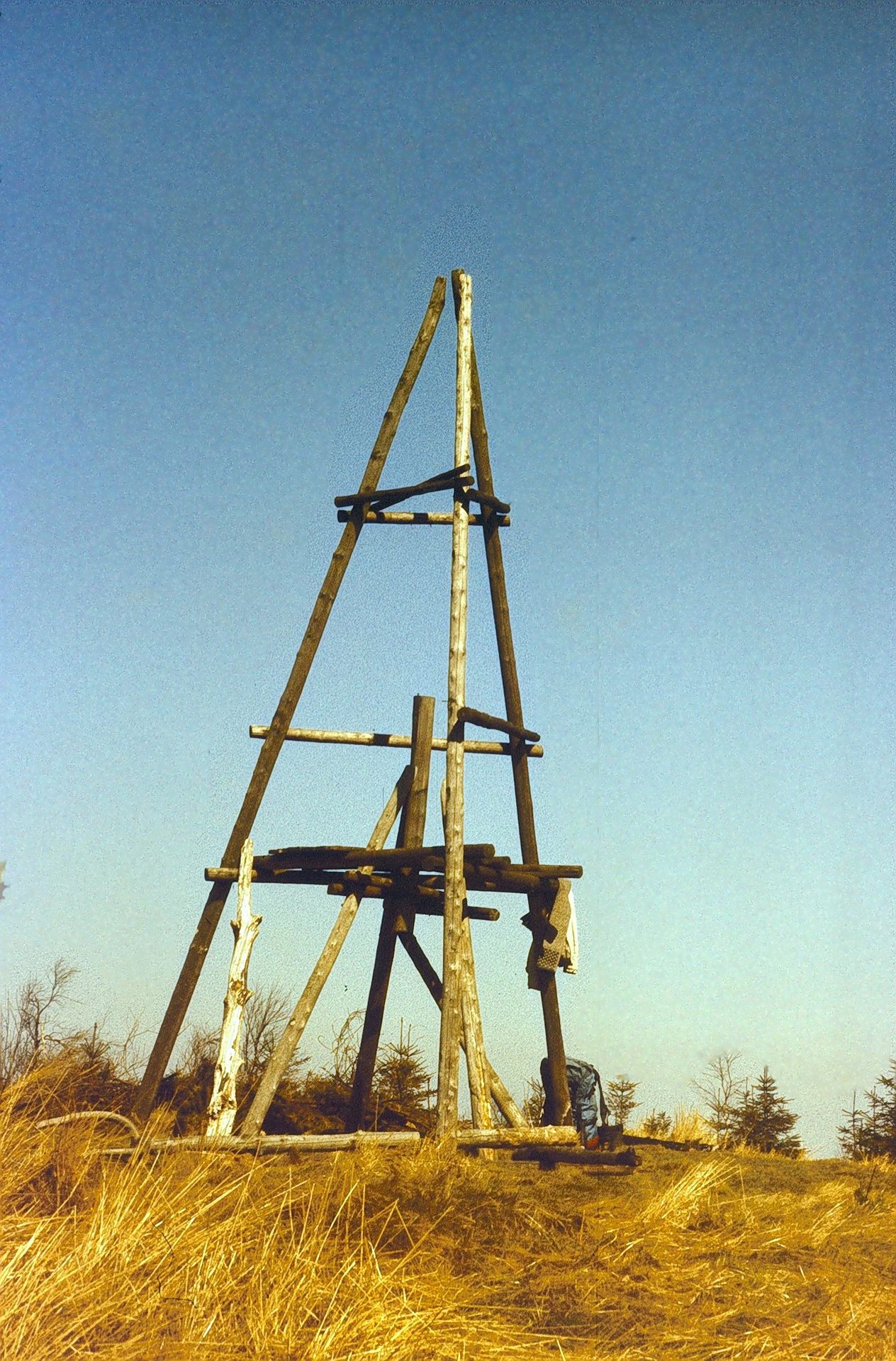 Polana szczytowa na Borowej przed nieco ponad trzydziestu laty. 15 kwietnia 1988 r.