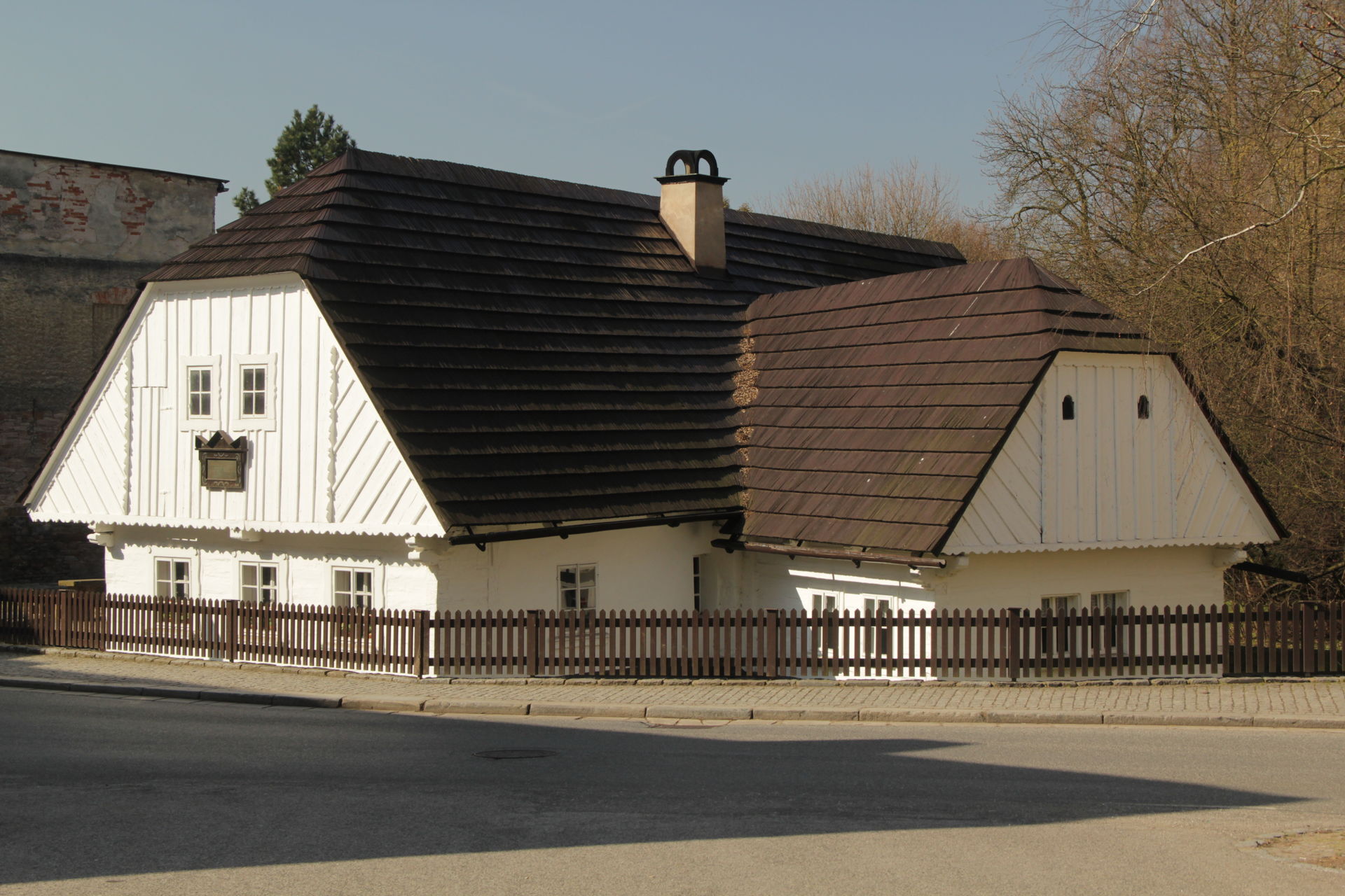 Hronov - dom rodzinny czeskiego pisarza Alojzego Jiraska (1851-1930). 10 kwietnia 2015 r.