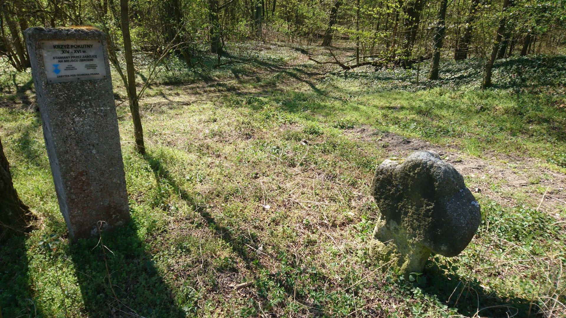 Kamienny krzyż w Miłoradzicach2