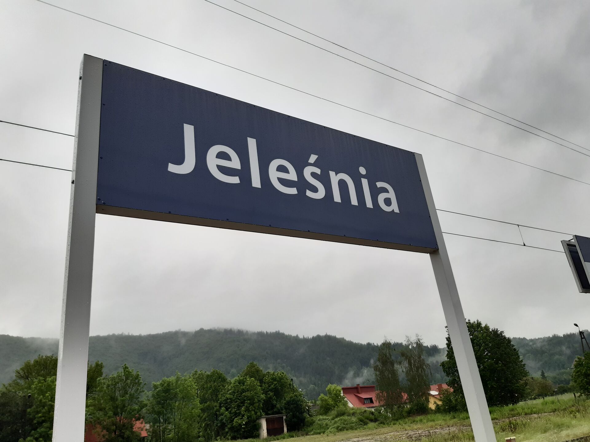 Stacja PKP Jeleśnia  - znak. 