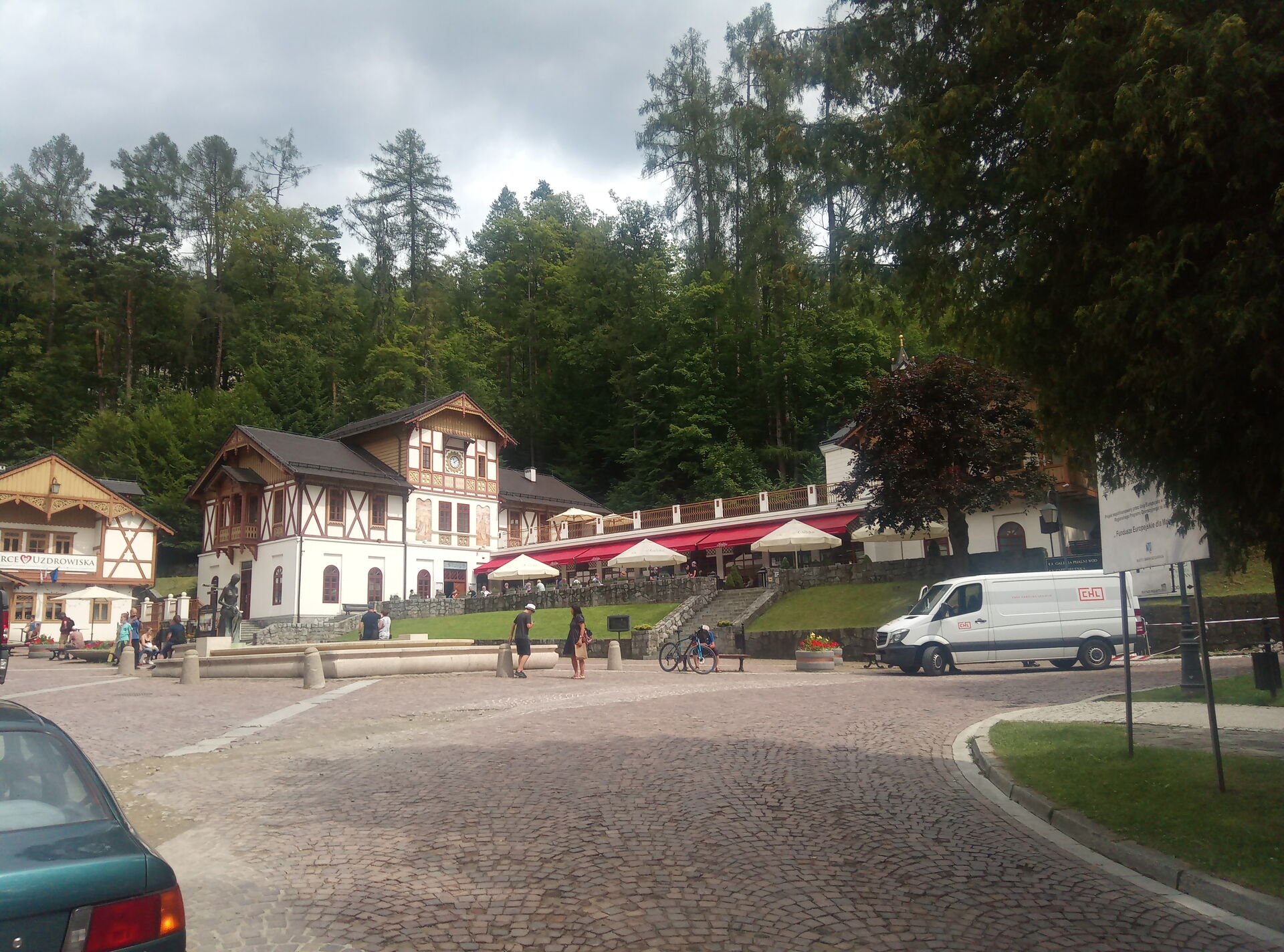 Plac Dietla w Szczawnicy - widok na Dom Zdrojowy
