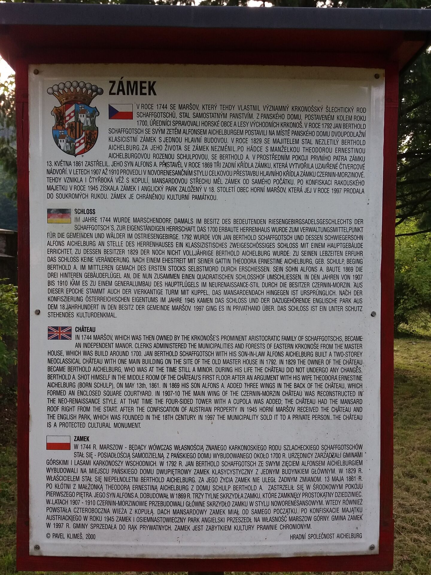 Tablica info. o historii zamku.