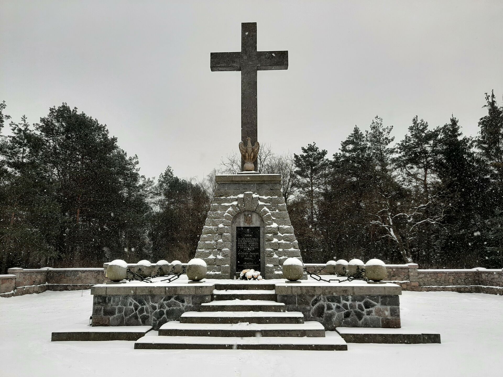 Pomnik-mauzoleum legionistów poległych w 1914 w bitwie pod Anielinem i Laskami, 1933