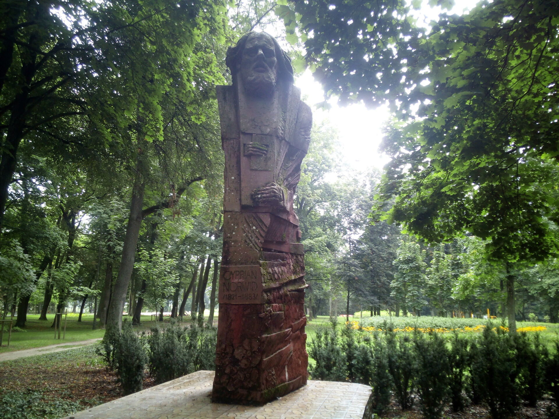 Pomnik Cypriana Kamila Norwida w Wyszkowie.